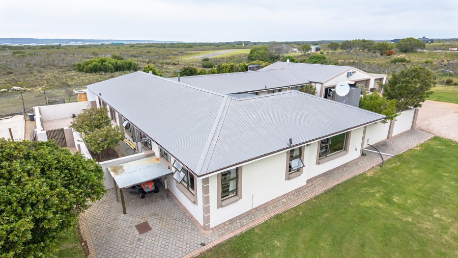 6 Bedroom Property for Sale in Aalwyndal Western Cape